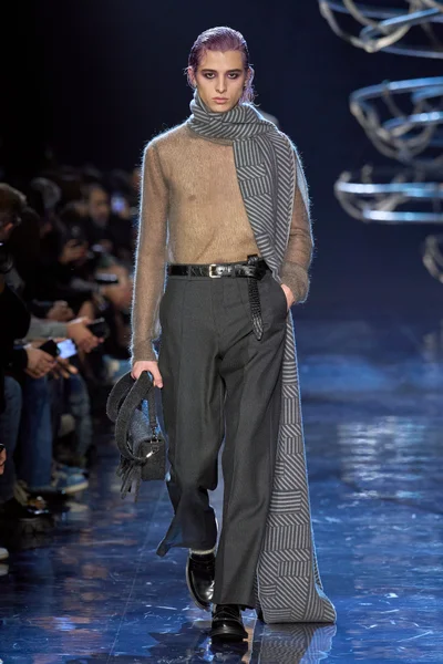 Look 17